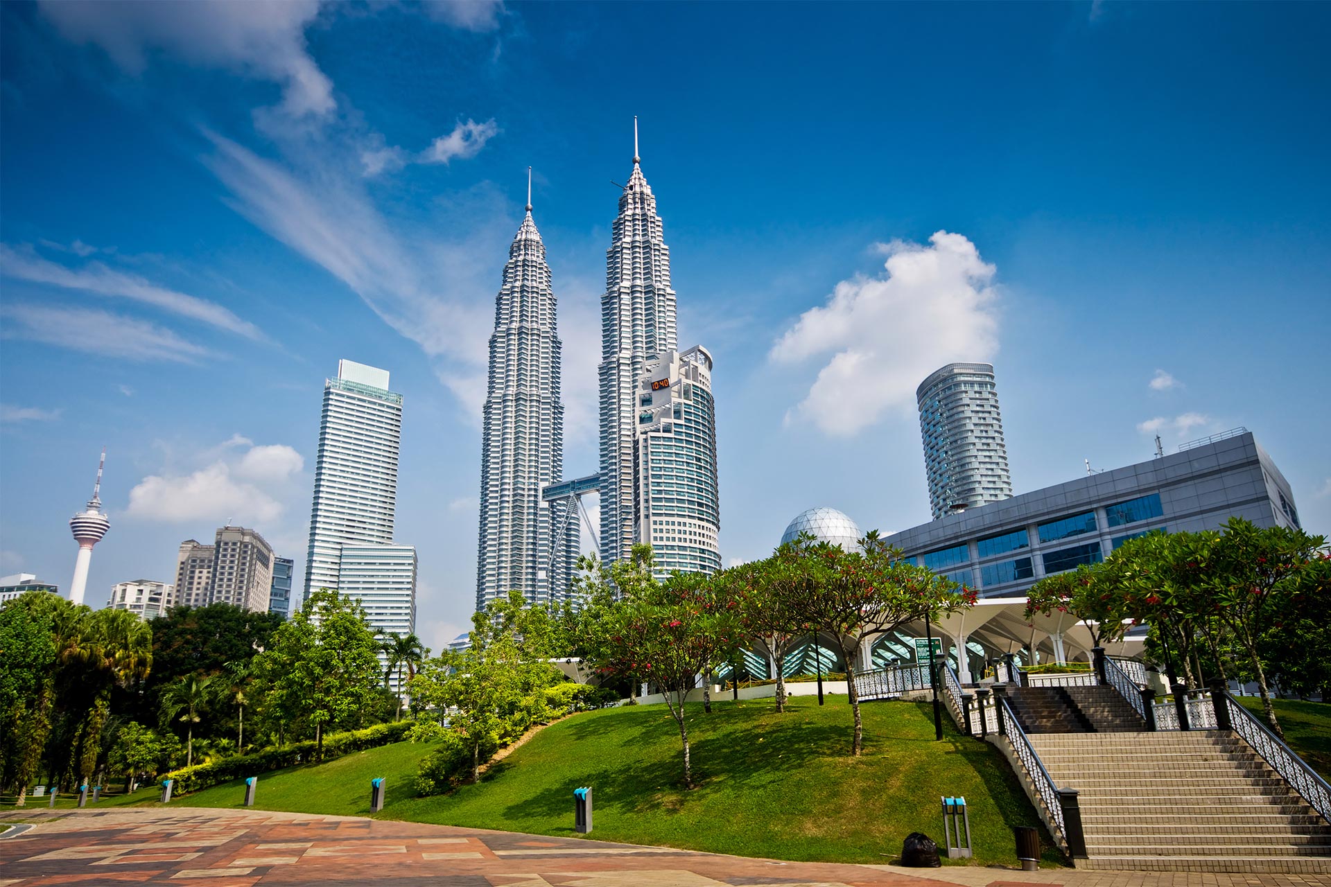 Kuala Lumpur și Bali: 12 zile de magie exotică în august 2025